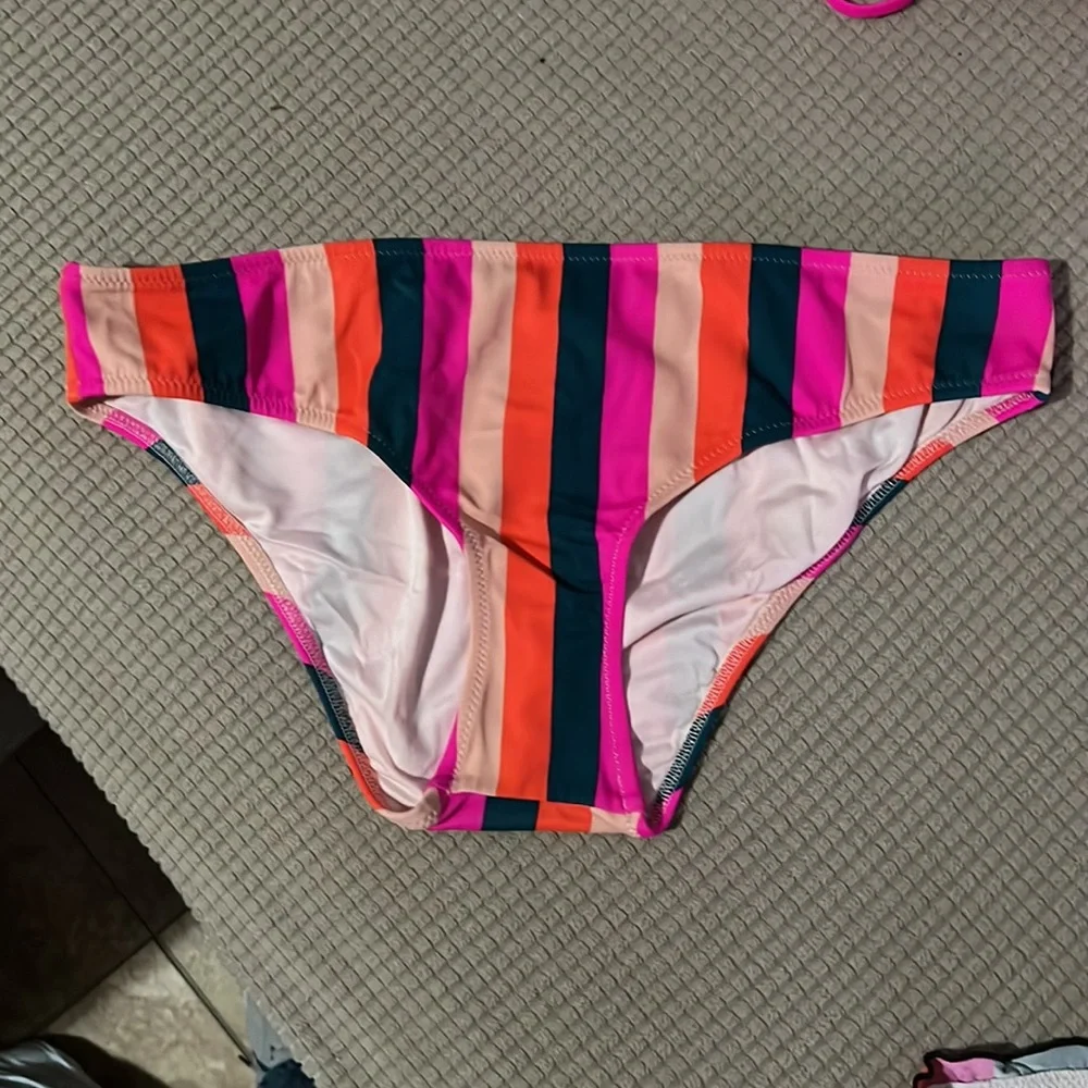 Shade & Shore 3 pieces swim bikini. Size S juniors - Picture 2 of 10